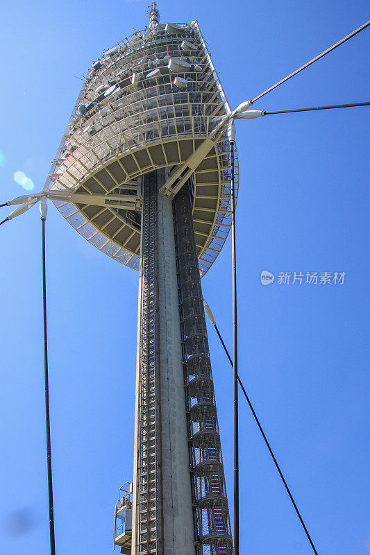 Torre Collserola在巴塞罗那，巴塞罗那最大的电信塔，从内部观看